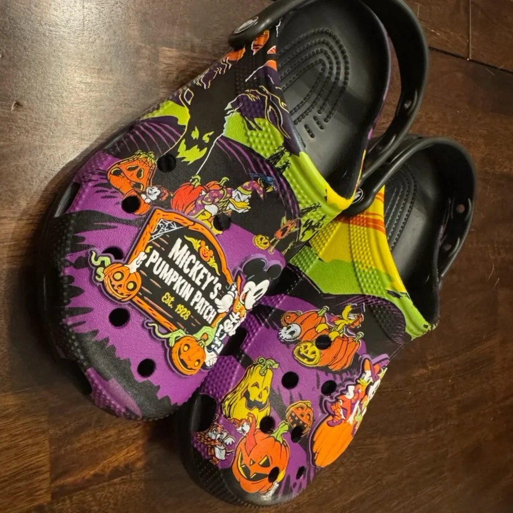 Disney Halloween Crocs - Picture 4 of 4